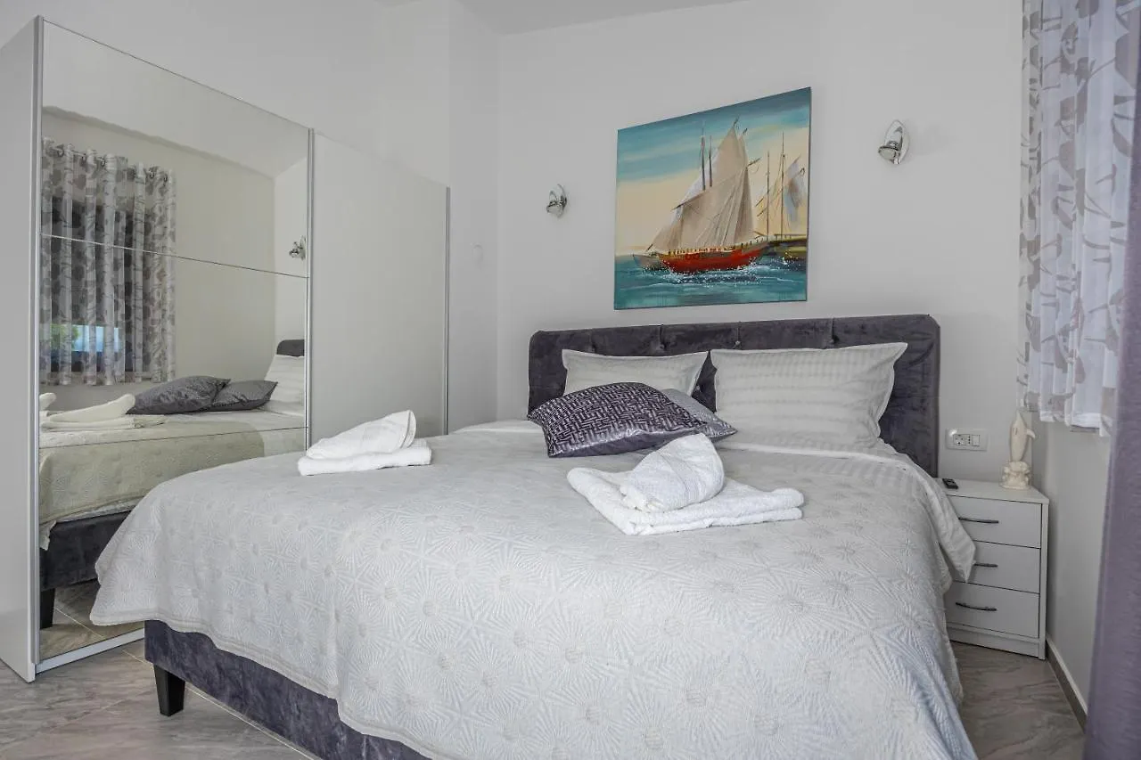 Villa Nina Malinska 150M From The Beach, Swimming Pool Vantacici 0*,  Croatia