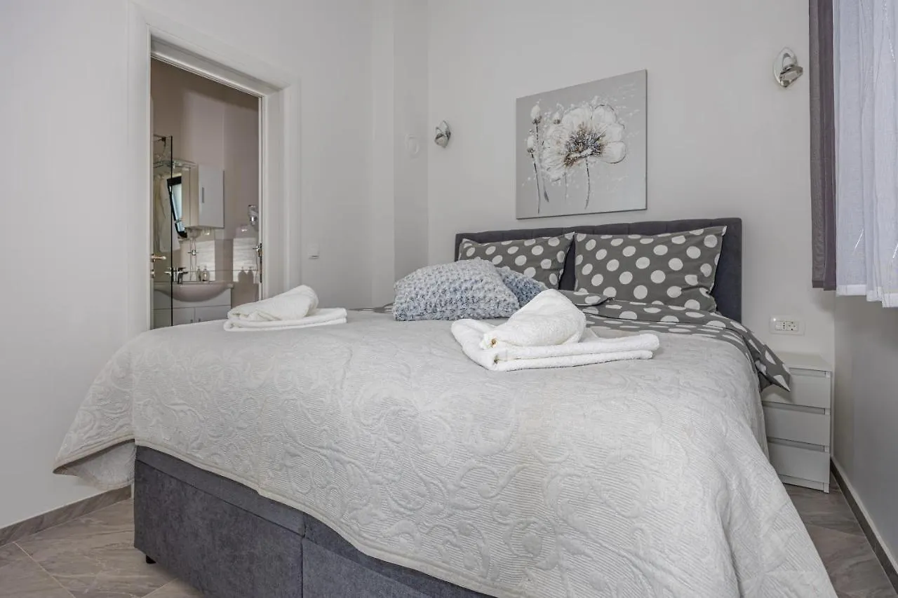 Villa Nina Malinska 150M From The Beach, Swimming Pool Vantacici