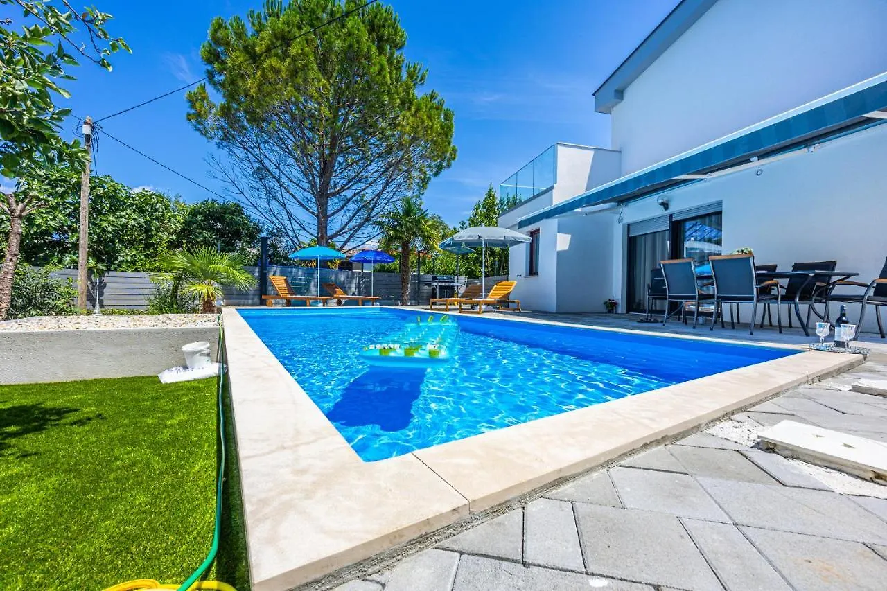 Villa Nina Malinska 150M From The Beach, Swimming Pool Vantacici