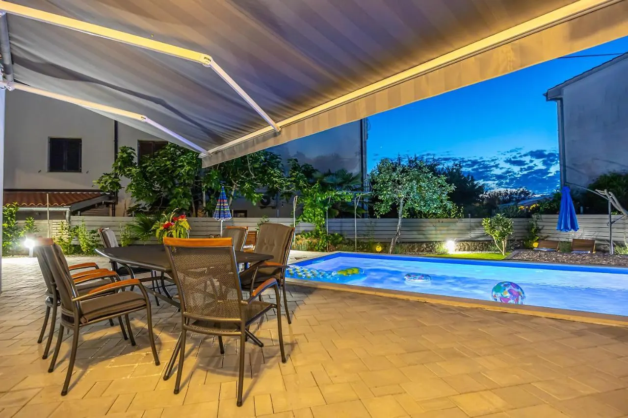 Villa Nina Malinska 150M From The Beach, Swimming Pool Vantacici