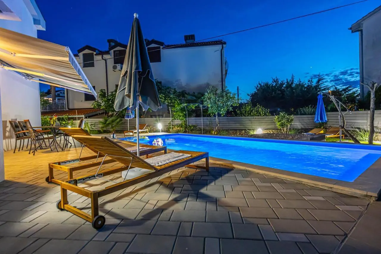 Villa Nina Malinska 150M From The Beach, Swimming Pool Vantacici