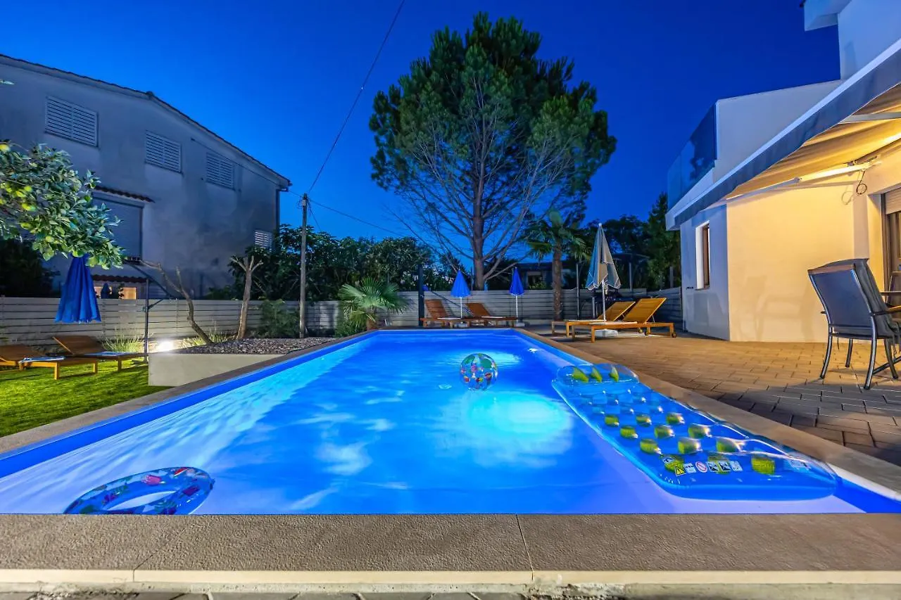 Villa Nina Malinska 150M From The Beach, Swimming Pool Vantacici