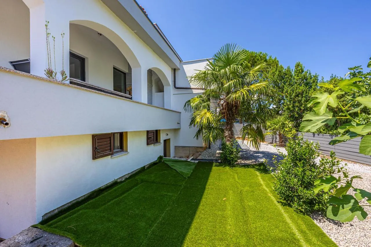 Villa Nina Malinska 150M From The Beach, Swimming Pool Vantacici
