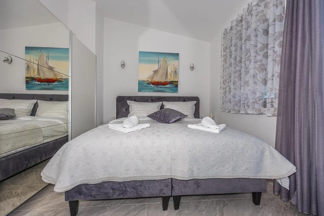 Villa Nina Malinska 150M From The Beach, Swimming Pool Vantacici 0*,