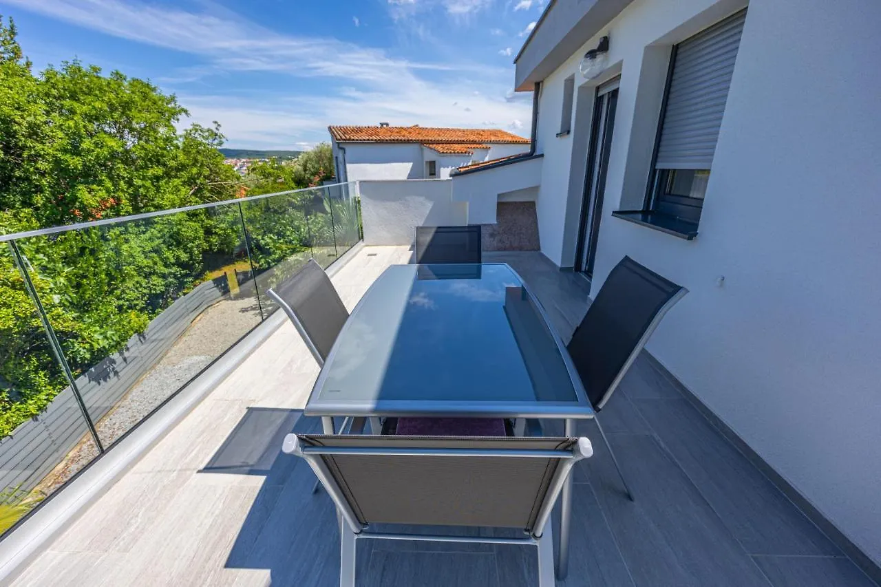 Villa Nina Malinska 150M From The Beach, Swimming Pool Vantacici Croatia
