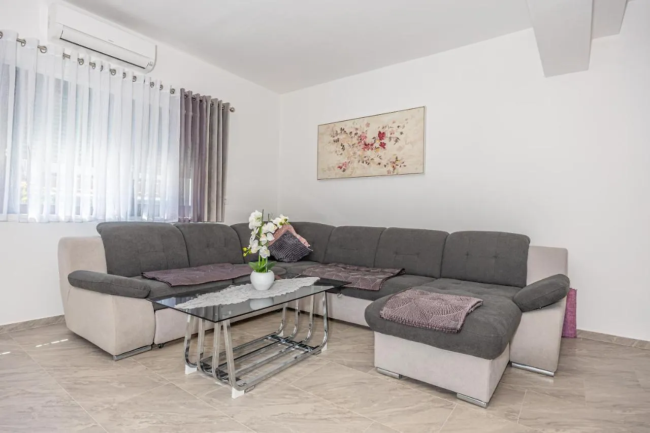 Villa Nina Malinska 150M From The Beach, Swimming Pool Vantacici