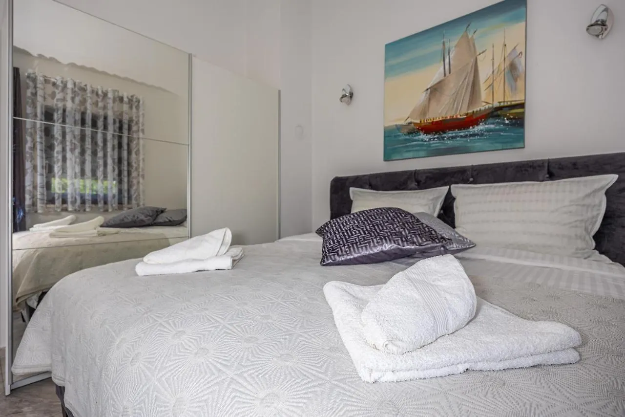 Villa Nina Malinska 150M From The Beach, Swimming Pool Vantacici