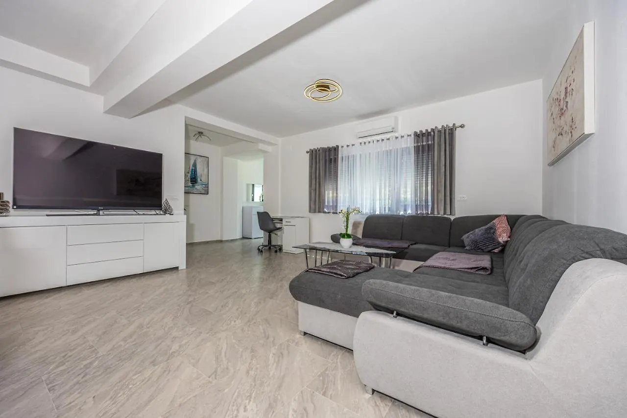 Villa Nina Malinska 150M From The Beach, Swimming Pool Vantacici 0*,  Croatia