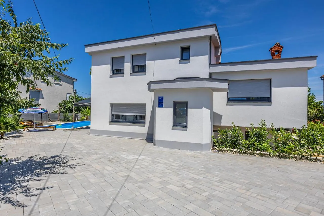 Villa Nina Malinska 150M From The Beach, Swimming Pool Vantacici