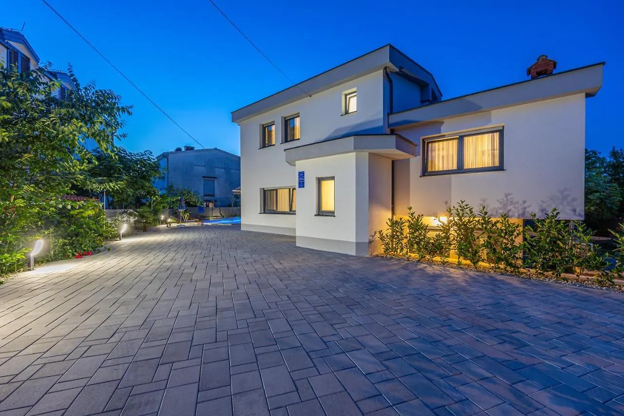Villa Nina Malinska 150M From The Beach, Swimming Pool Vantacici Croatia