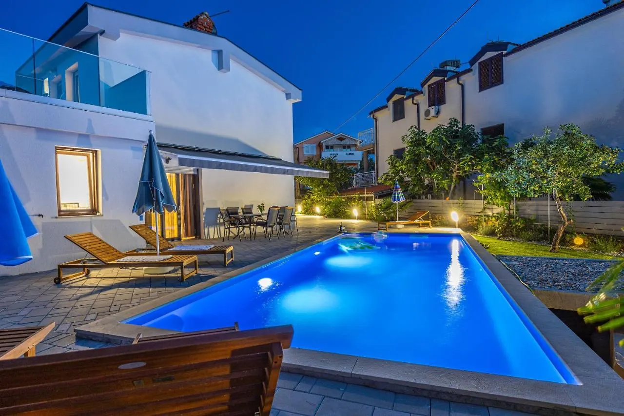 Villa Nina Malinska 150M From The Beach, Swimming Pool Vantacici