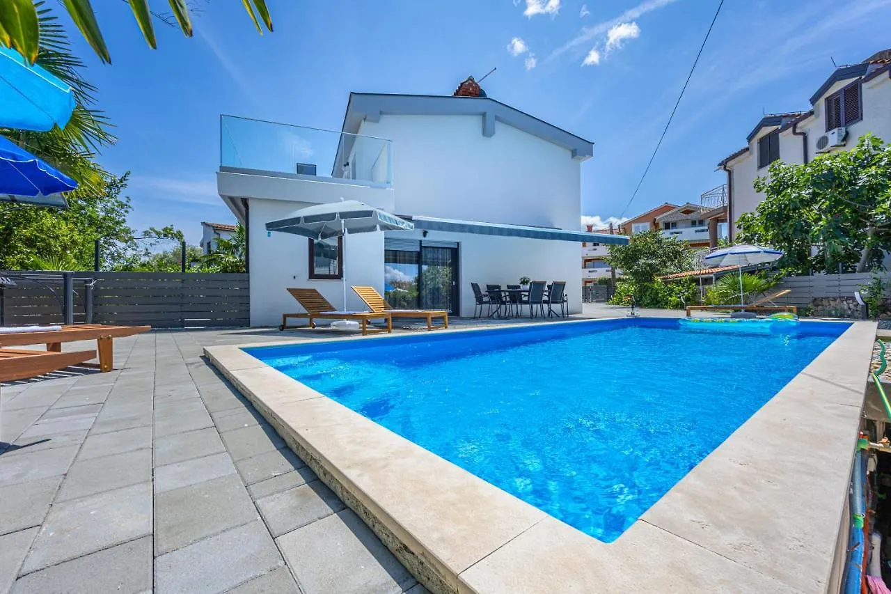 Villa Nina Malinska 150M From The Beach, Swimming Pool Vantacici