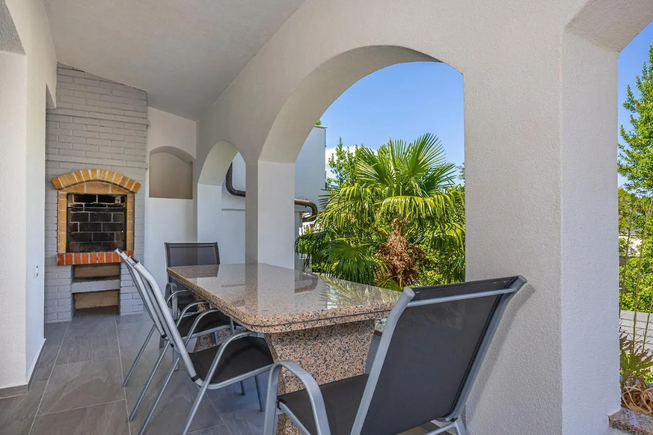 Villa Nina Malinska 150M From The Beach, Swimming Pool Vantacici