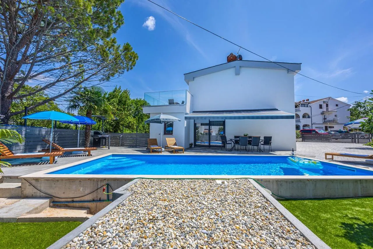 Villa Nina Malinska 150M From The Beach, Swimming Pool Vantacici